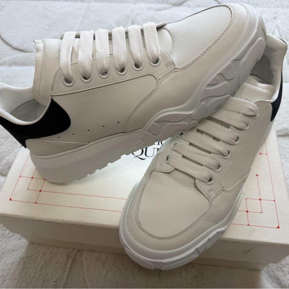 Like NEW! $649 Alexander McQueen Court White and Navy Blue Leather Sneakers 42 9